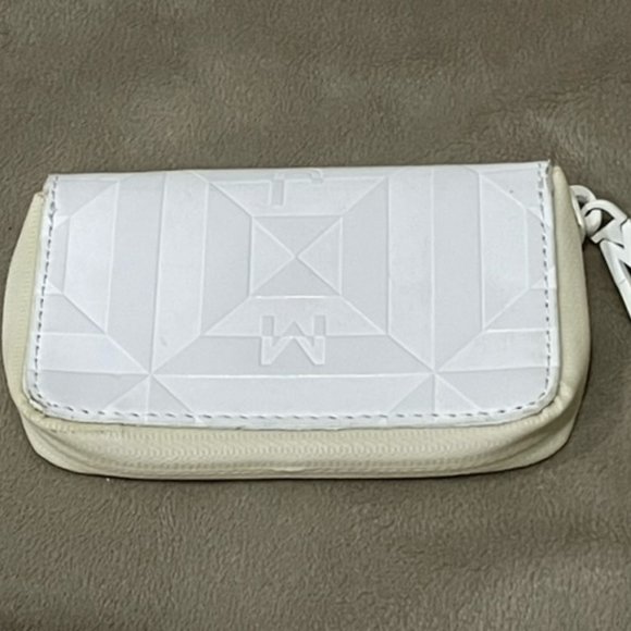Marc Jacobs Credit Card Wallet - Picture 1 of 3